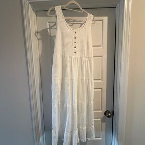 Elegant White Sleeveless Dress